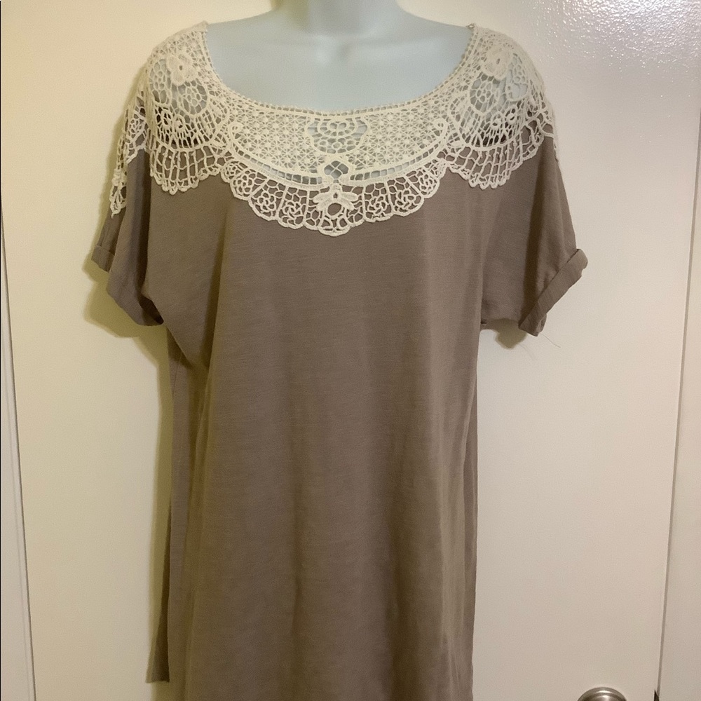HANNAH Top intricate crochet lace detailing around the neckline
